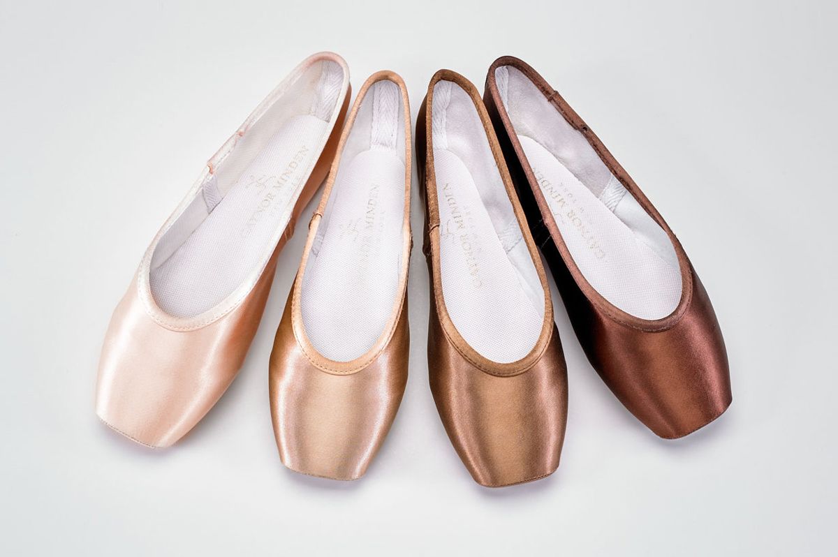 nude pointe shoes
