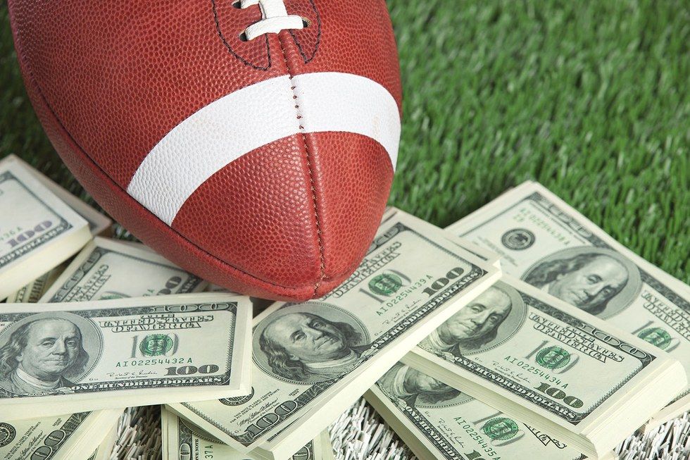 Should College Athletes Be Paid Pros And Cons Espn