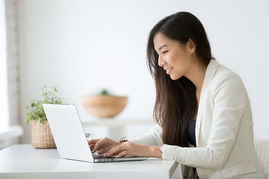 Recherche par les femmes des entreprises qui seront présentes à un salon de l'emploi