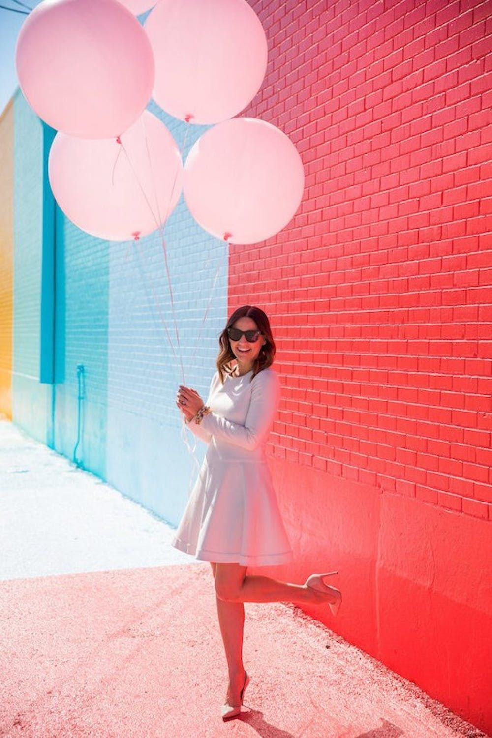 25 Senior Picture Poses That Will Make You Want To Go Back To School Brit Co