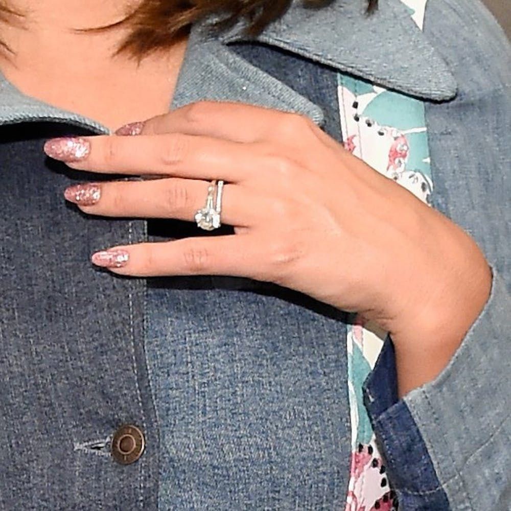 Check Out Miranda Kerr S Wedding Ring Sparkling On The Runway Brit Co