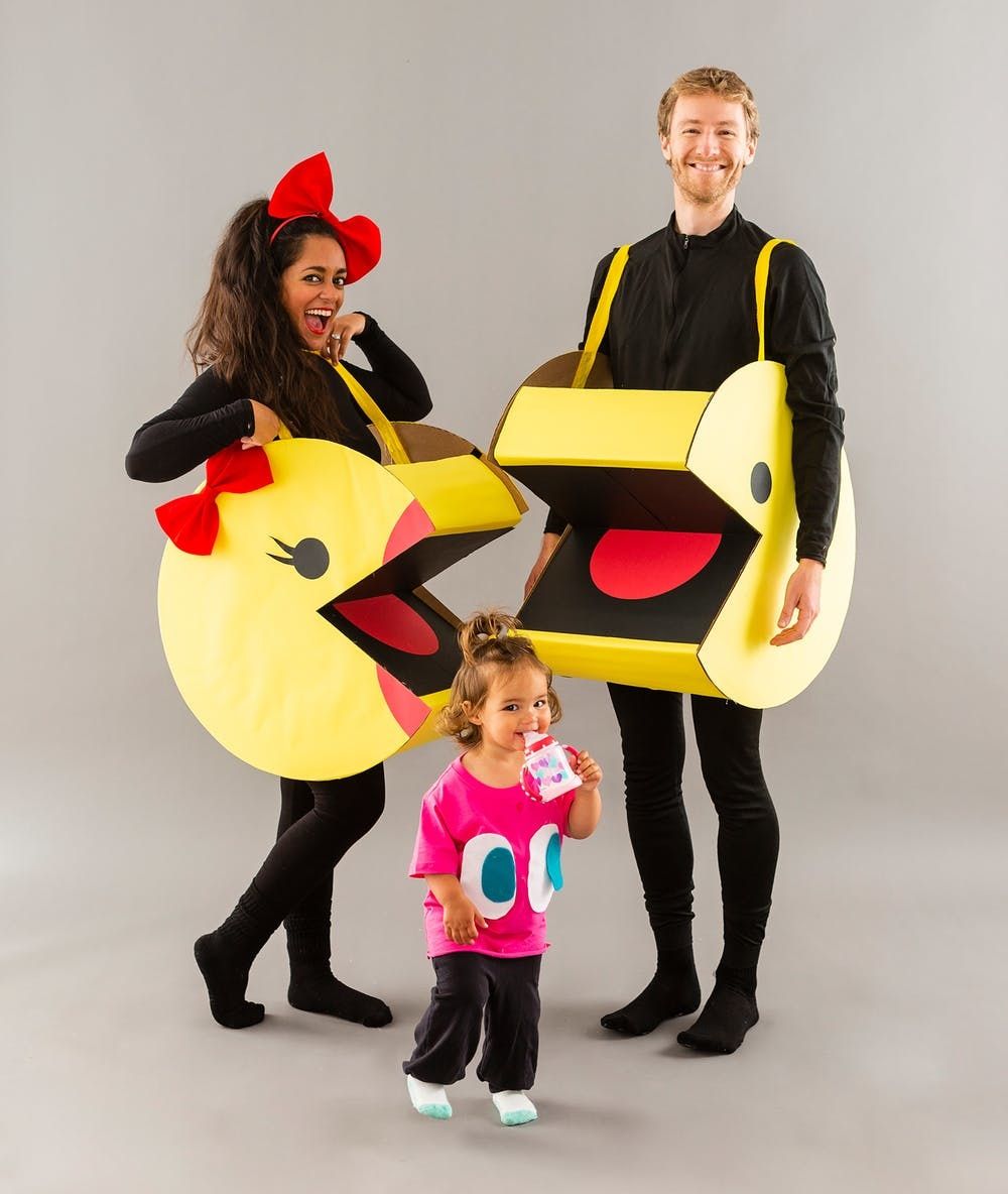 This Diy Pac Man Family Halloween Costume Will Win You All The Throwback Points Brit Co