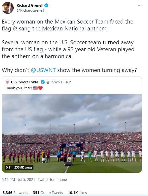 U S Women S Soccer Team Did Not Turn Away From The Flag Upworthy