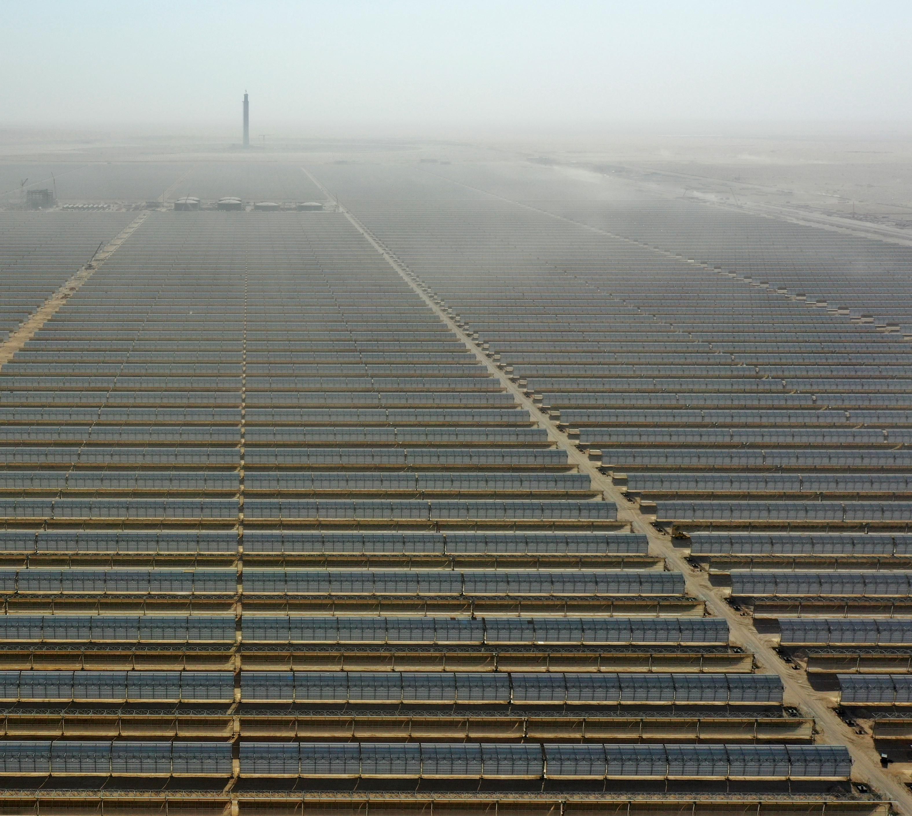 Image of the Noor Energy parabolic trough system.