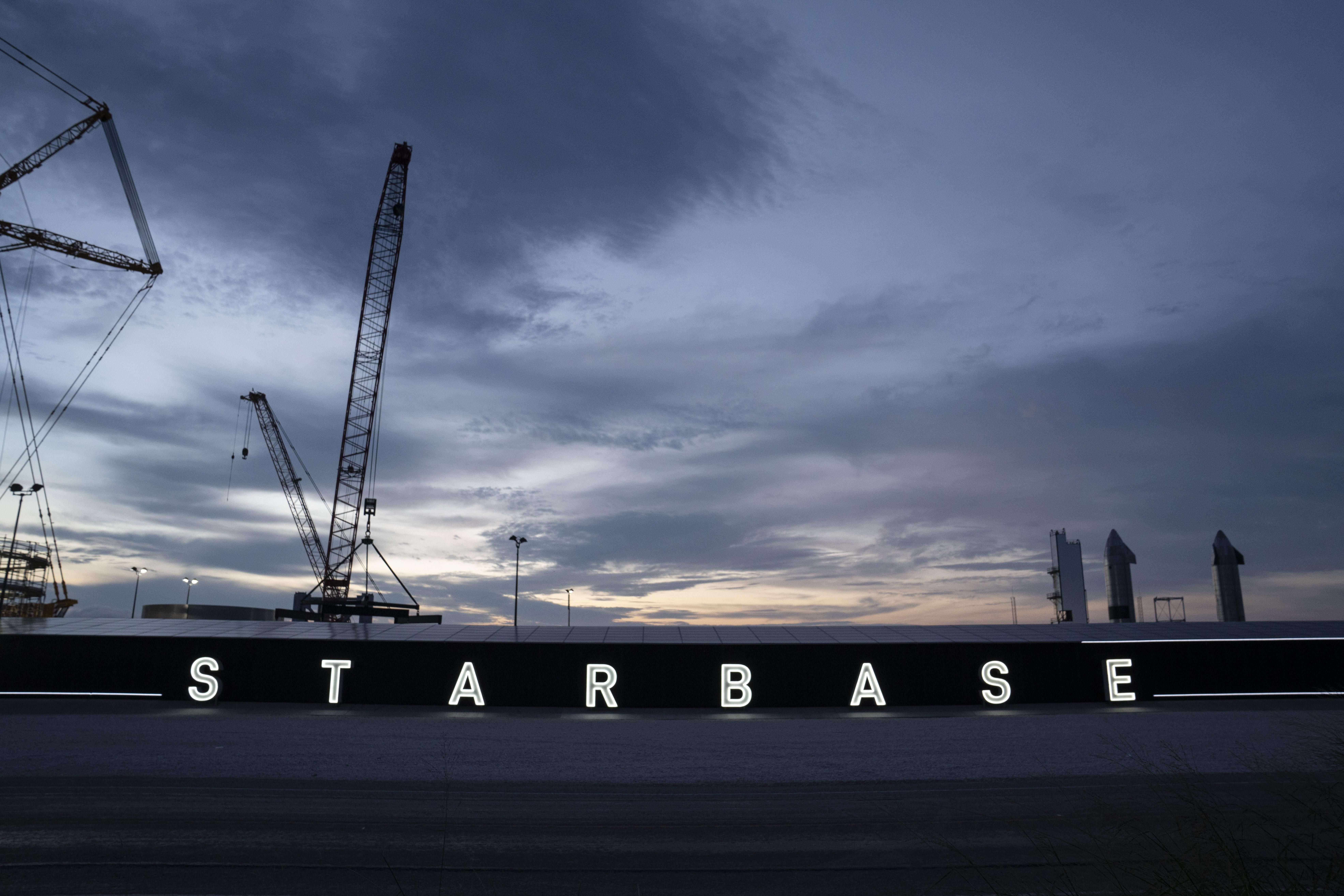 Elon Musks SpaceX rockets are