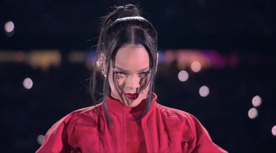 Pregnant Rihanna Can Take a Bow After Epic Super Bowl Halftime Show - E!  Online