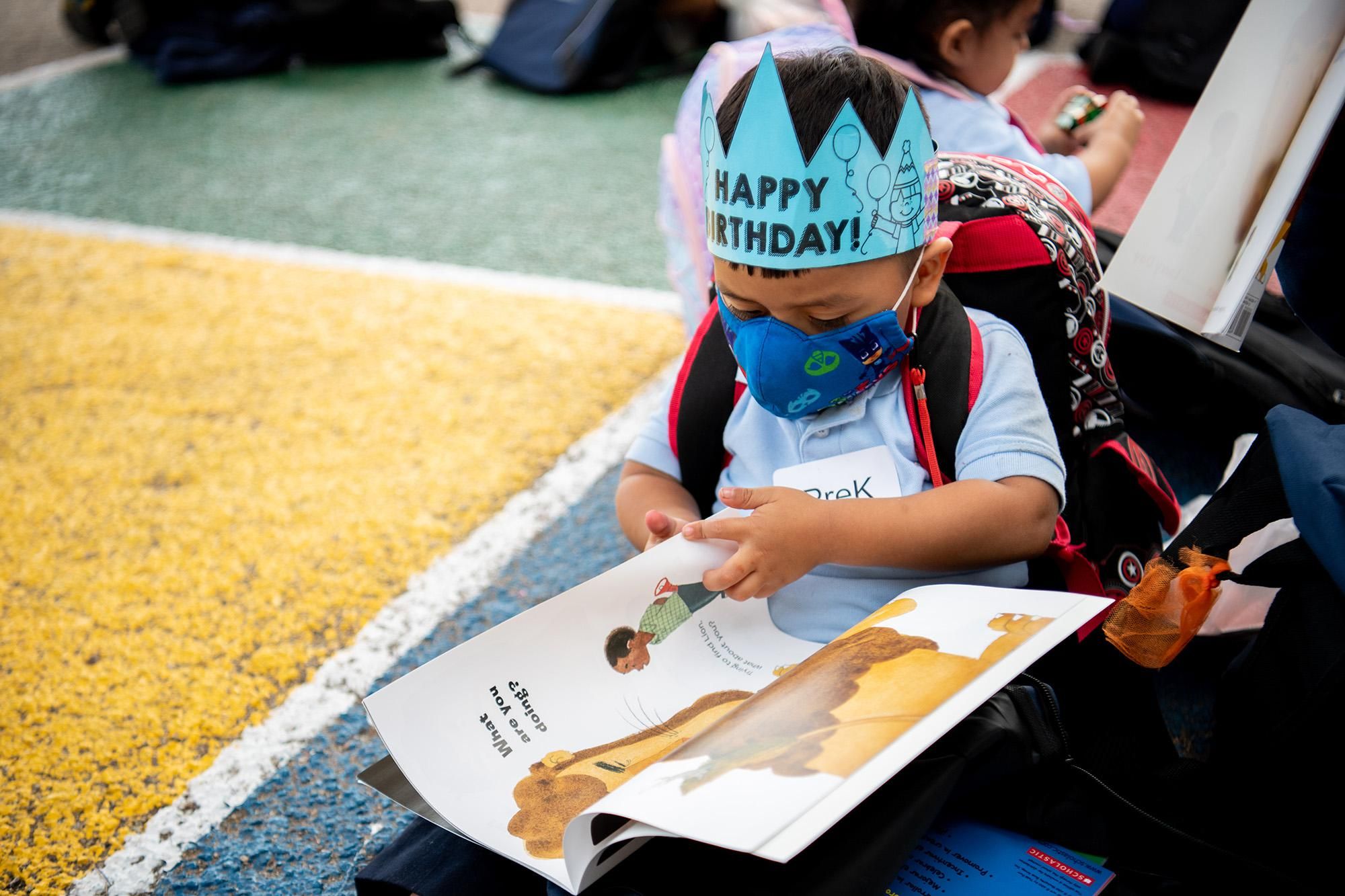 Houston Texans Players Huddle Up to Read with Kids — Barbara Bush