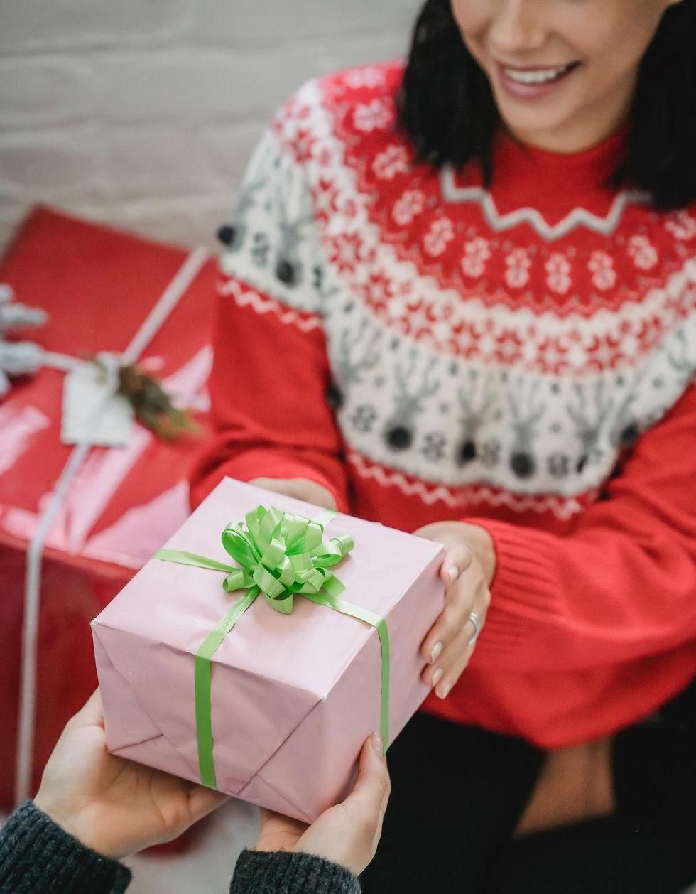 Gift Giving Etiquette Tips For The Holiday Season - Brit + Co