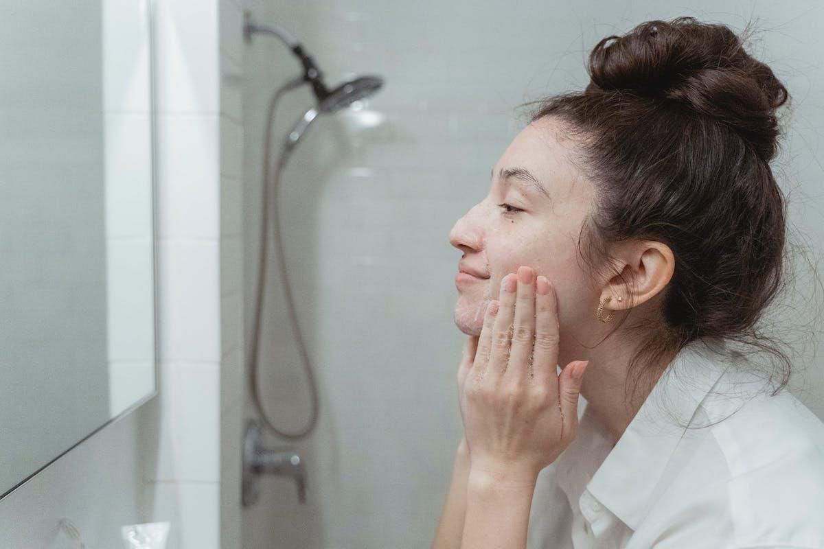 Should you wash your face with hot or cold water?