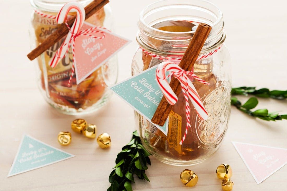 DIY Holiday Gift Idea - Cocktails in a Jar  Mason jar cocktail gifts, Diy  holiday gifts, Liquor gifts