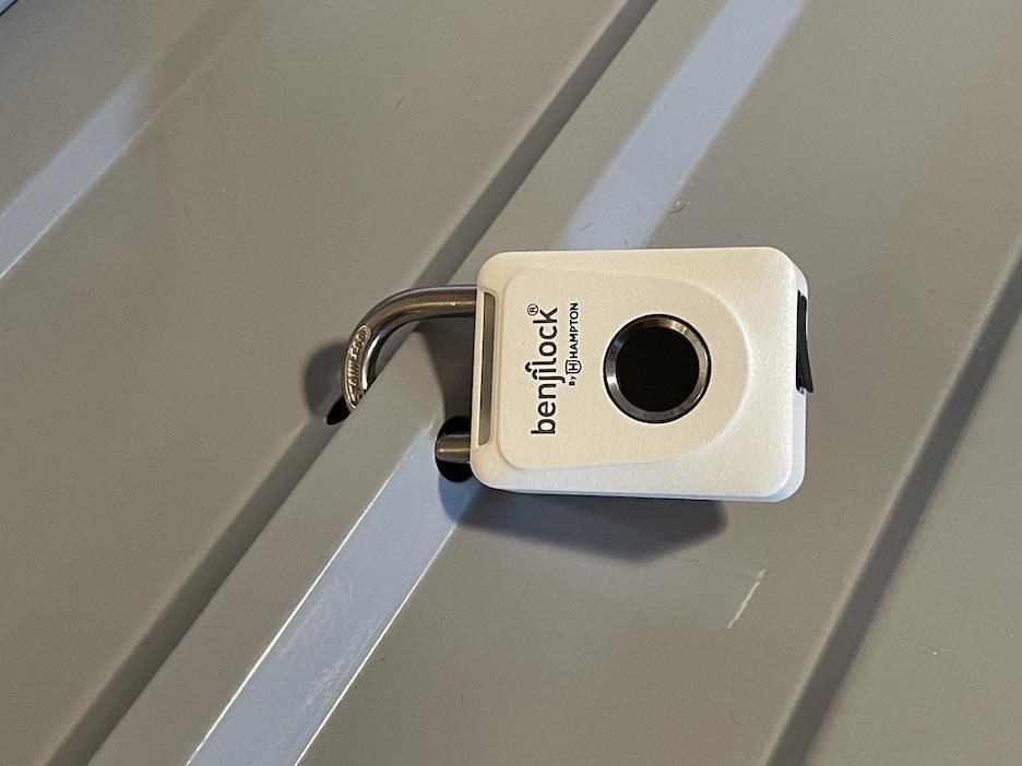 Benjilock 35mm Fingerprint Sport Padlock And Fingerprint U-Type Bike Lock  REVIEW - MacSources