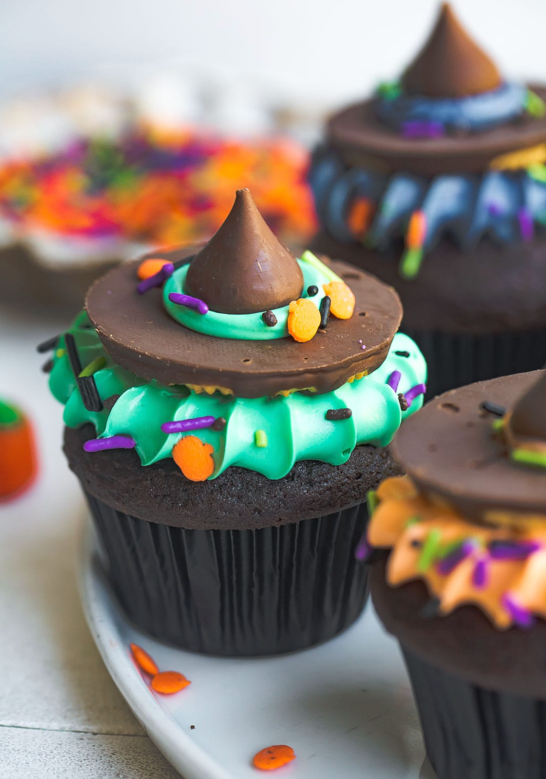 29 Scary-Sweet Halloween Cake Ideas - Brit + Co