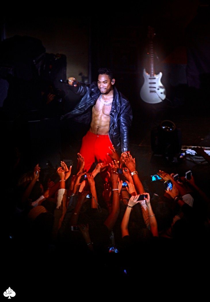 Miguel delivers a steamy, shirtless performance in Paris (photo: Mr. Mass)