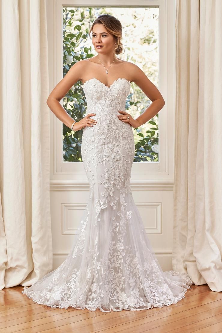 Best wedding dress hot sale for athletic build