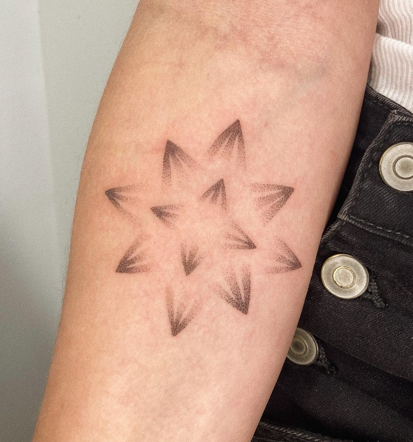 7+ Low-Key Tattoo Designs That Basically Go With Everything