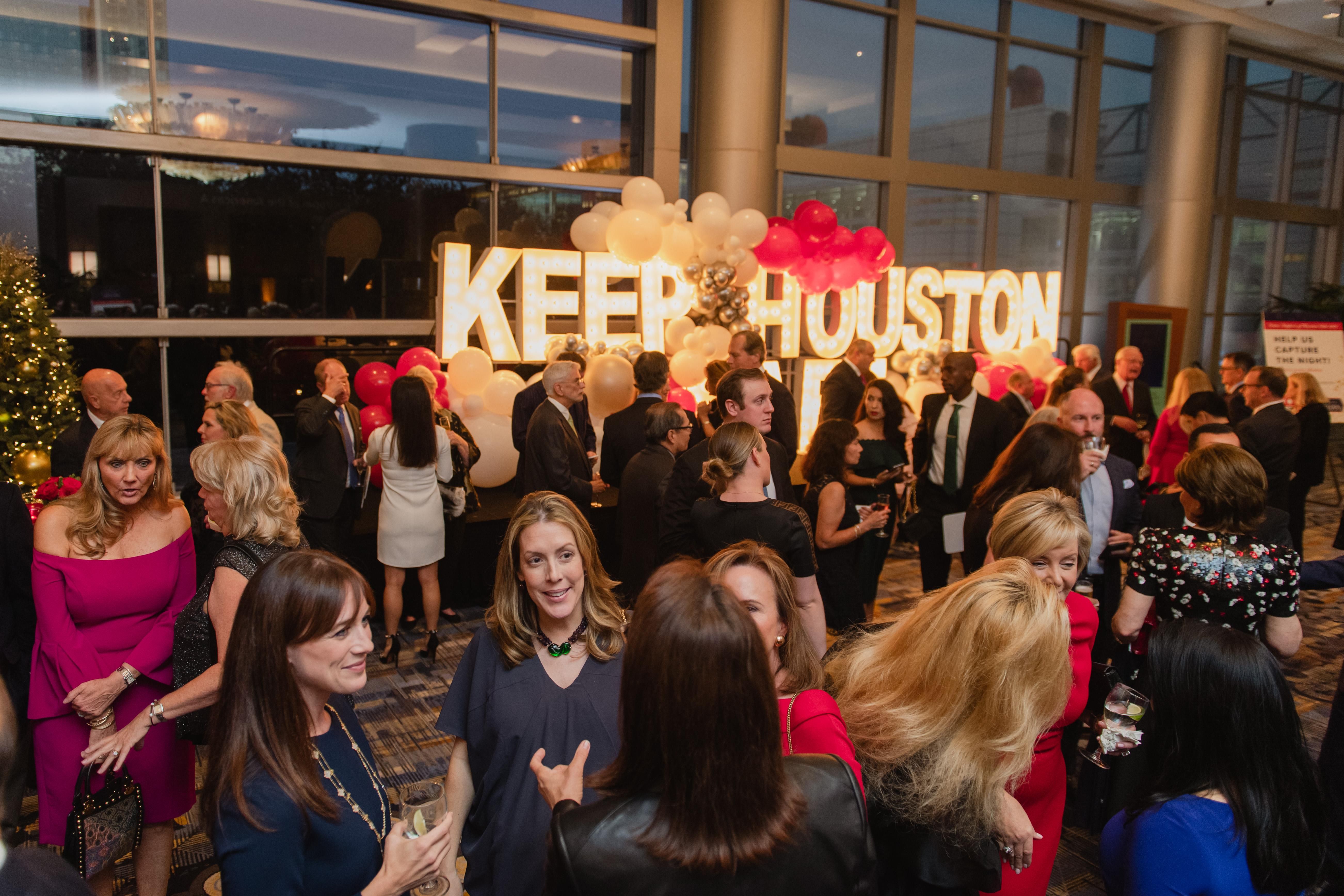 Houston 'Stands Up and Shows Up,' Crime Stoppers' Gala Garners