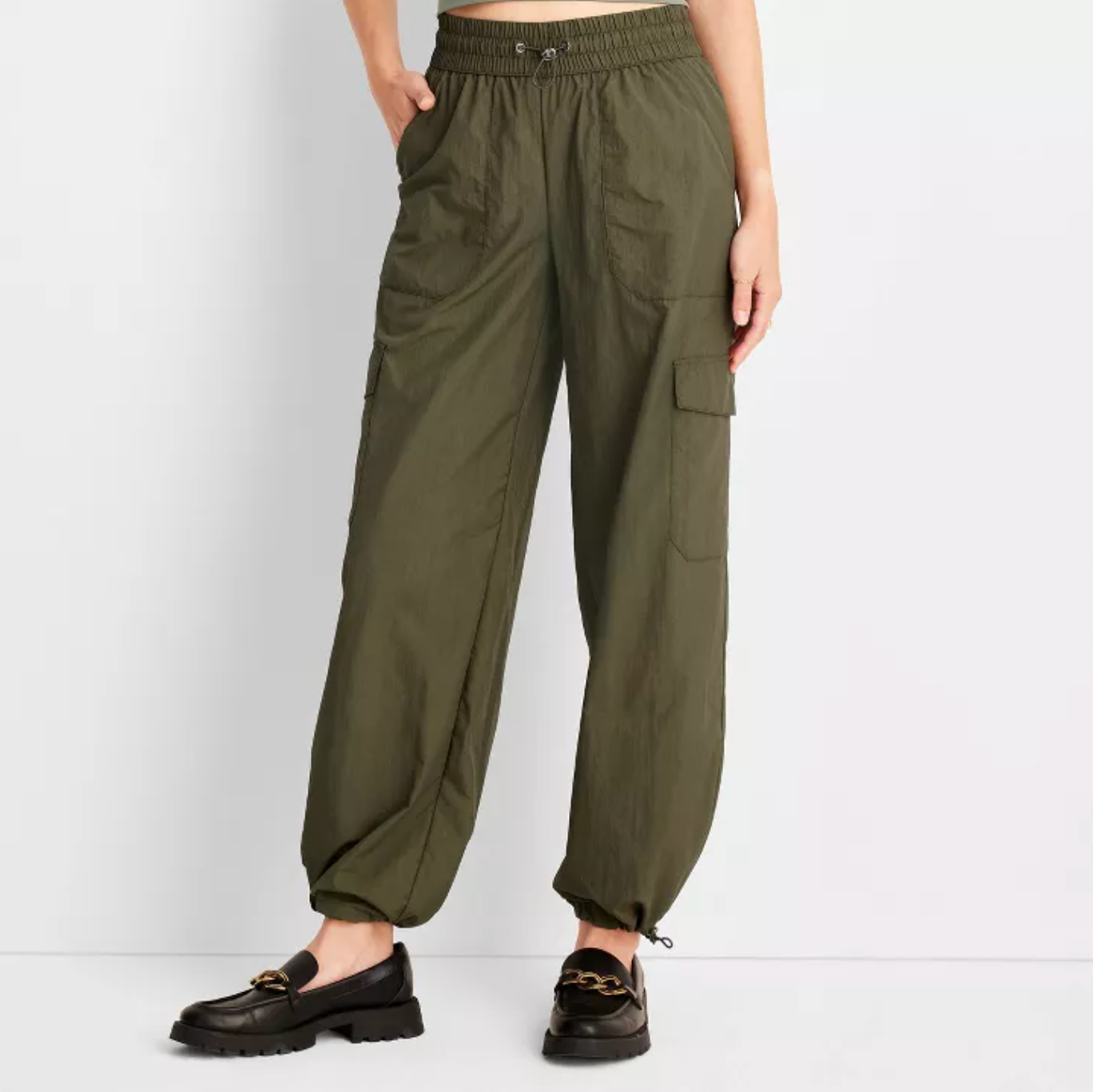 ⭐️2000s khaki cargo capri pants. Super cute staple