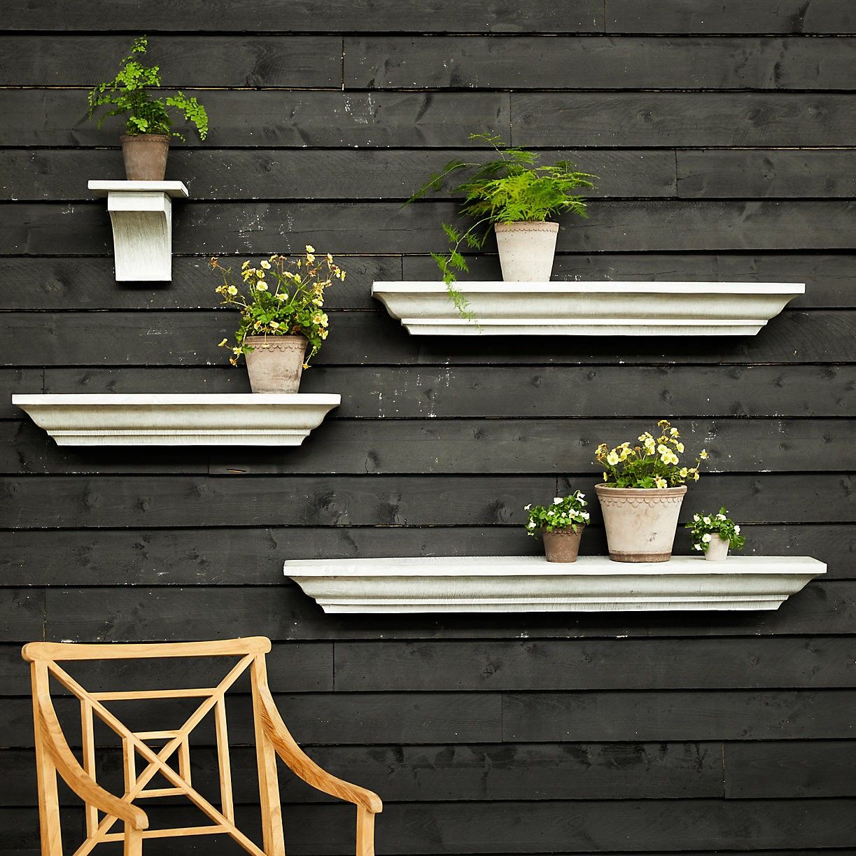 17 Unique Outdoor Wall Decor Ideas For Patio & Porch Hangs - Brit + Co