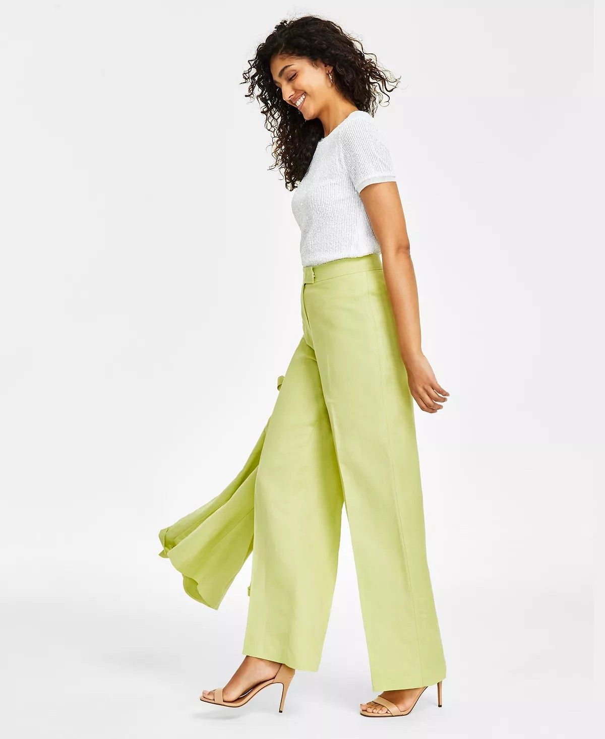 These Linen Pants Outfit Ideas Prove They're A Summer 2023 Staple