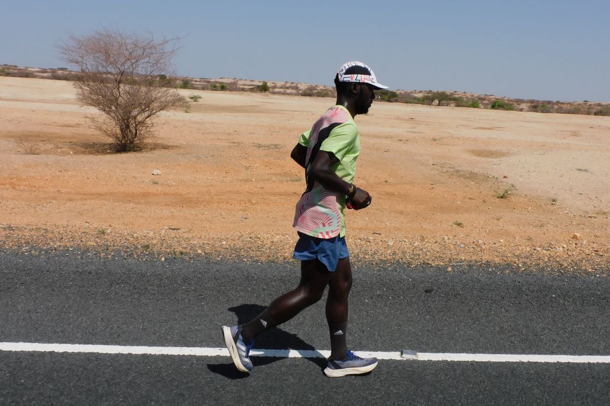 A photo of Deo Kato running.