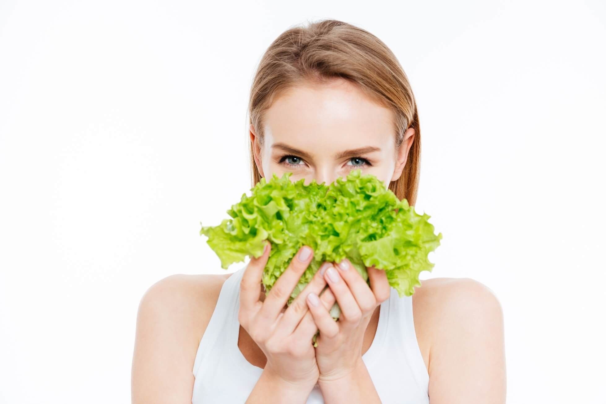Woman allergic to lettuce