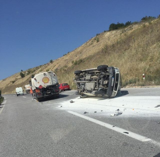 Furgoni perplaset me Kamionin, qarkorja ne Shkup