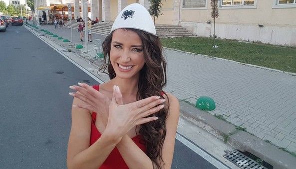 Albana, edhe e bukur edhe patriote. Foto: Instagram