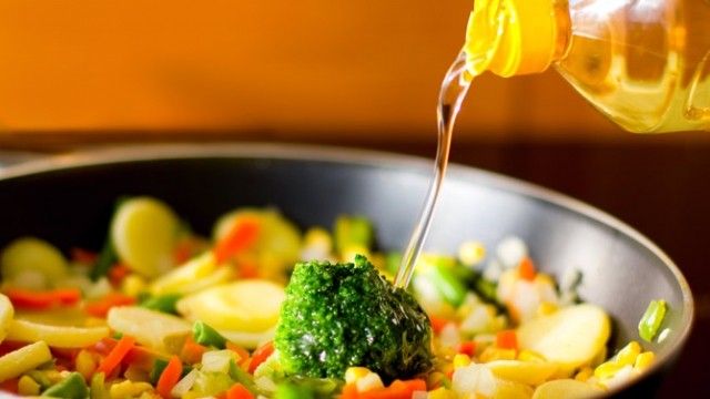 thedailymeal misusingoilpromo shutterstock wmain