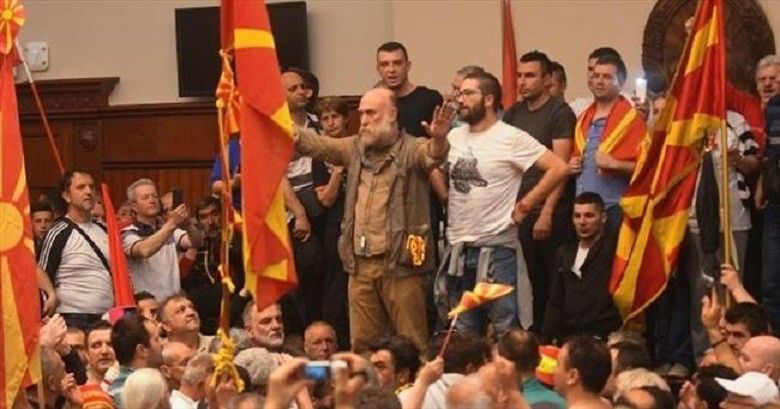 2017/05/Protesta-me-27-prill-brenda-ne-Kuvend.jpg