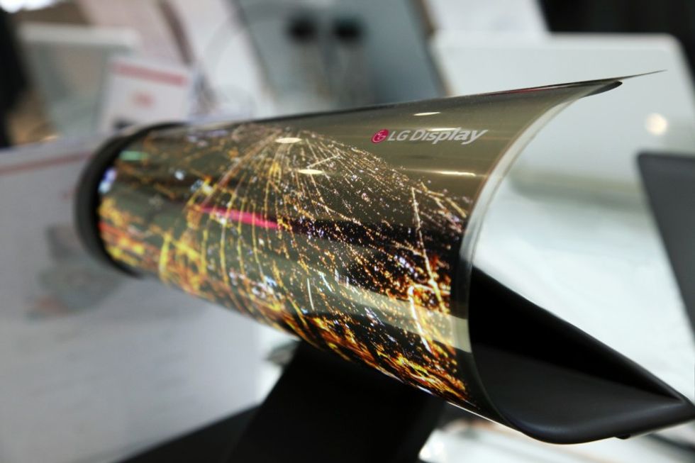 CES 2016: Gear Up On IoT With LG's Foldable Screen + Smart Bras