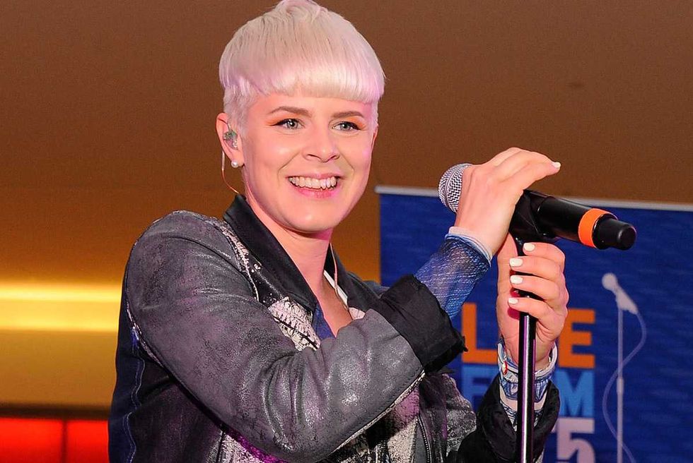 Watch Robyn Tell VH1 About Katy Perry, Videos And "Poom-Poom"