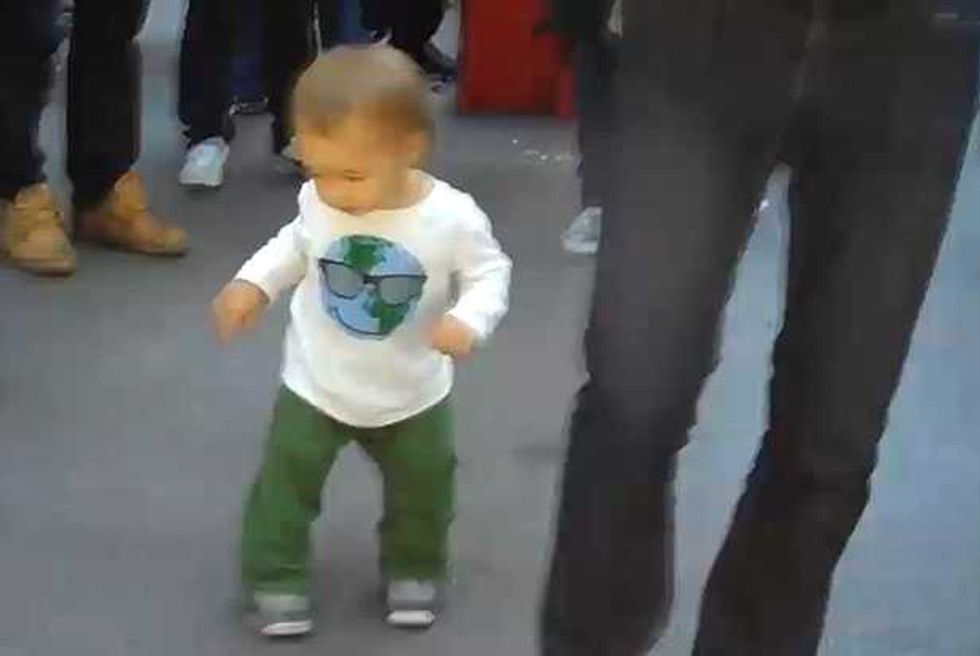 Little Kid Dazzles Occupy Wall Street Protest With Dance