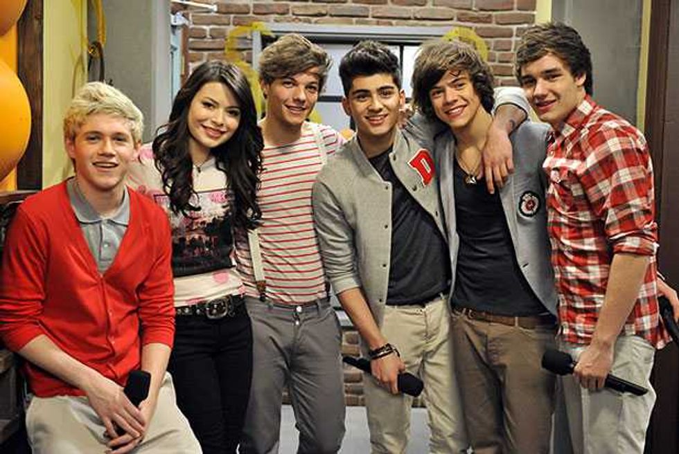 Harry Styles To "Groan Loudly" In One Direction's "iCarly" Episode
