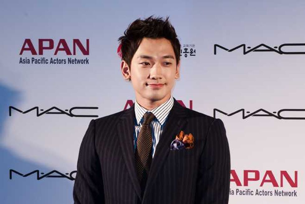 Has Rain Been Stepping Out On His Military Service With Kim Tae-hee?