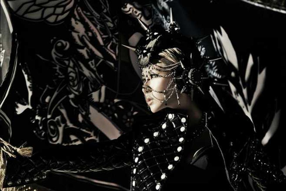 2NE1's CL Teases Dougie Solo Debut, "The Baddest Female"