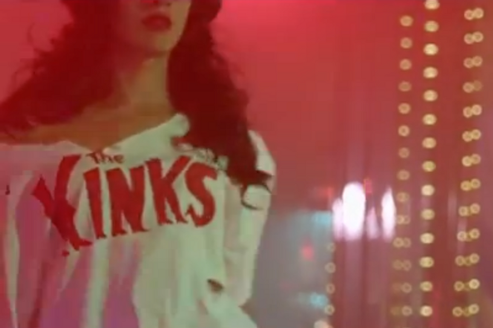 Matt Nathanson Can't Stop Thinking 'Bout the Girl/Boy in the "Kinks Shirt."