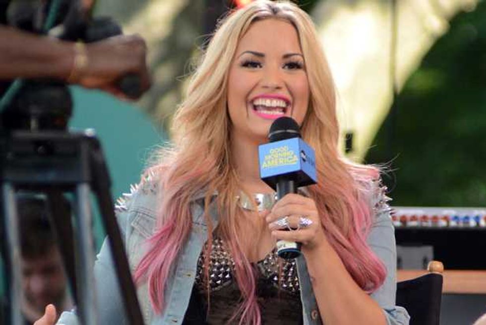 Demi Lovato Goes On "GMA," Really Sings