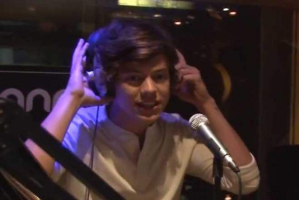 One Direction Performs Acoustic Version of "Live While We're Young" During Radio Tour