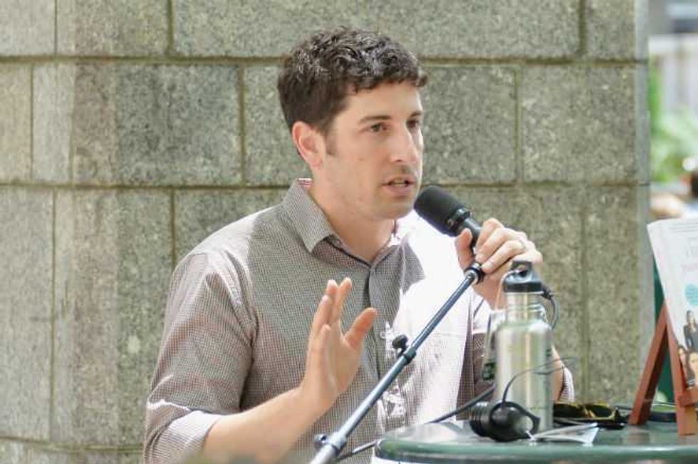 Jason Biggs Finally Apologizes For Crappy MH17 Joke