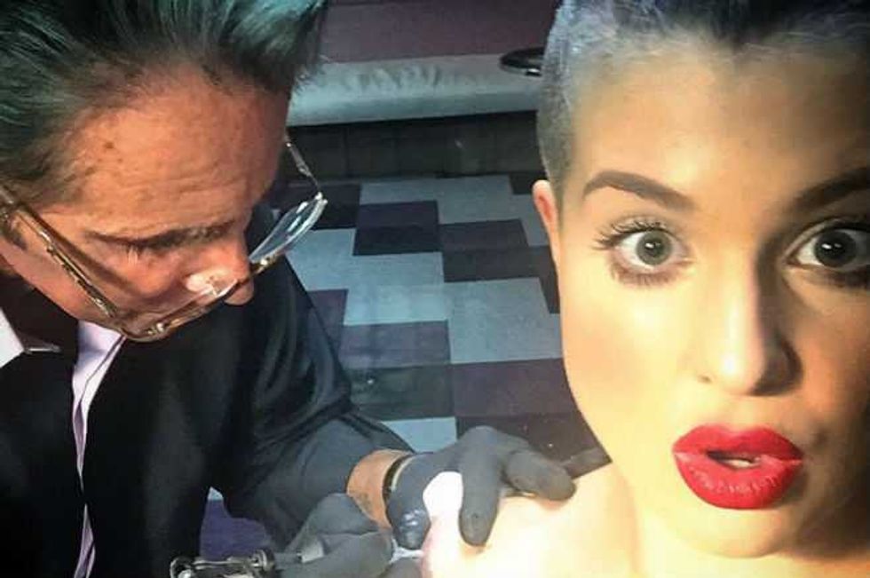 Kelly Osbourne Gets Bumblebee Tattoo In Honor Of Joan Rivers