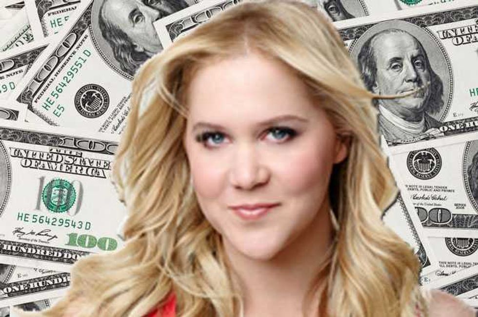 Good Deed Alert™ Amy Schumer Leaves Waiter A Massive Tip!