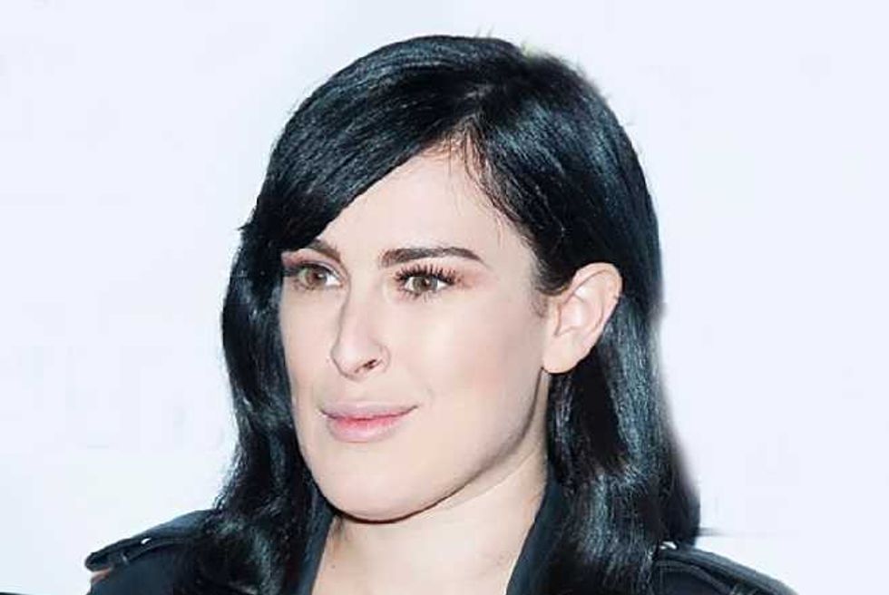 Some Douche Photoshopped Rumer Willis’ Jaw Smaller And She’s Pissed