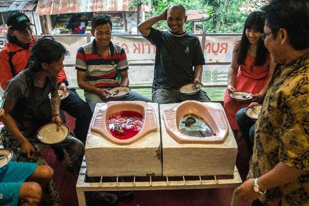 toilet restaurant indonesia