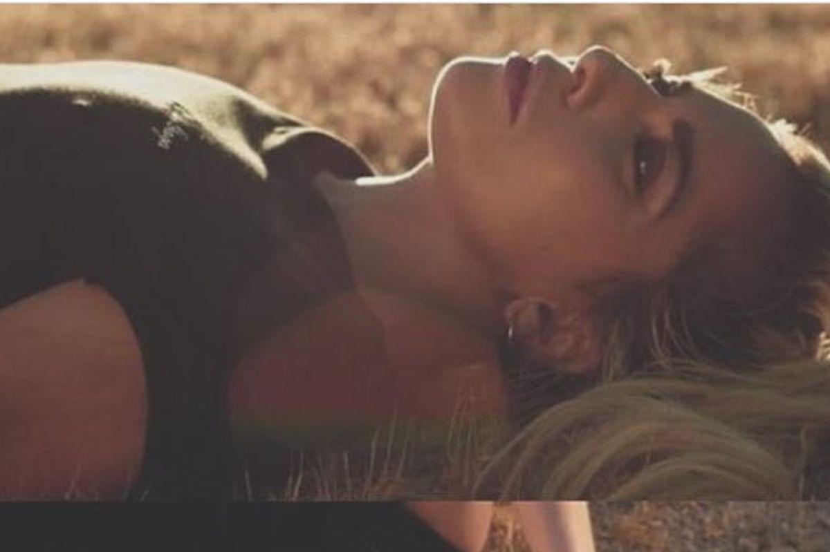 Video Premiere: "Million Reasons"- A Quick Analysis