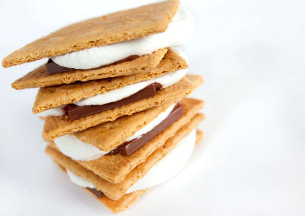 It’s s’mores season… use 0 calorie dips to make skinny s’mores