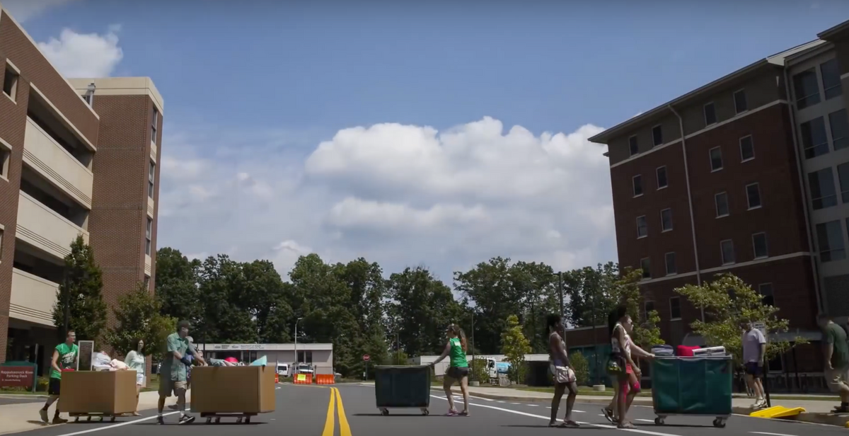 Eight Helpful Tips During Move-In Day