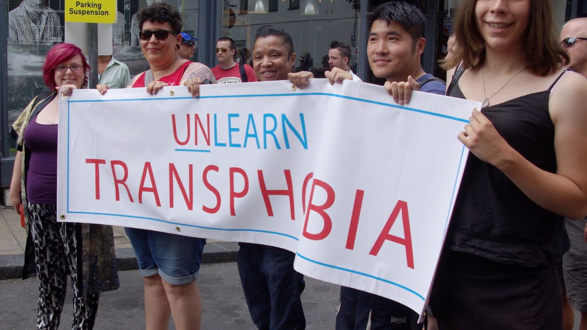 Yes, You Absolutely Need To Tell Someone You're Trans Before Dating