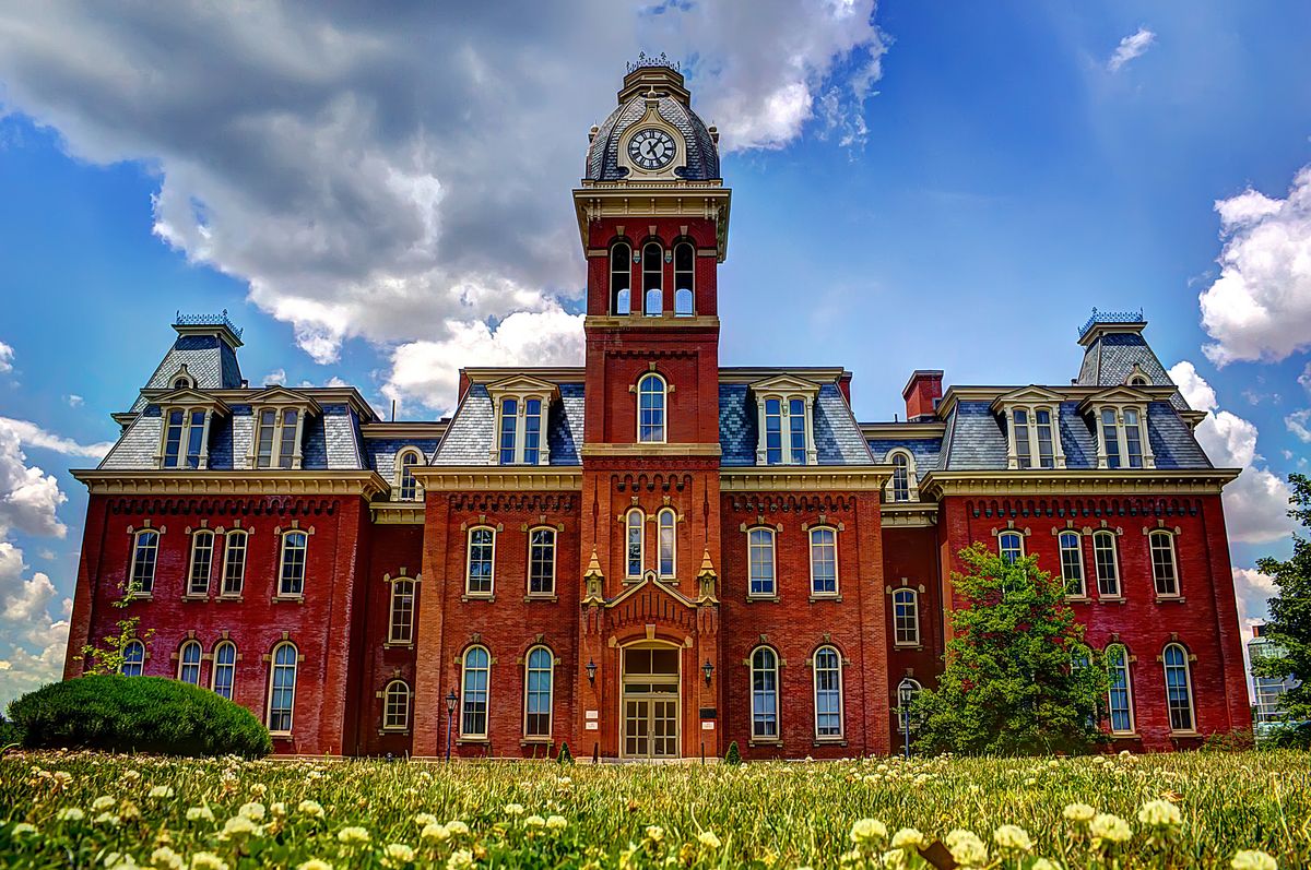 12 Signs You Go To West Virginia University 