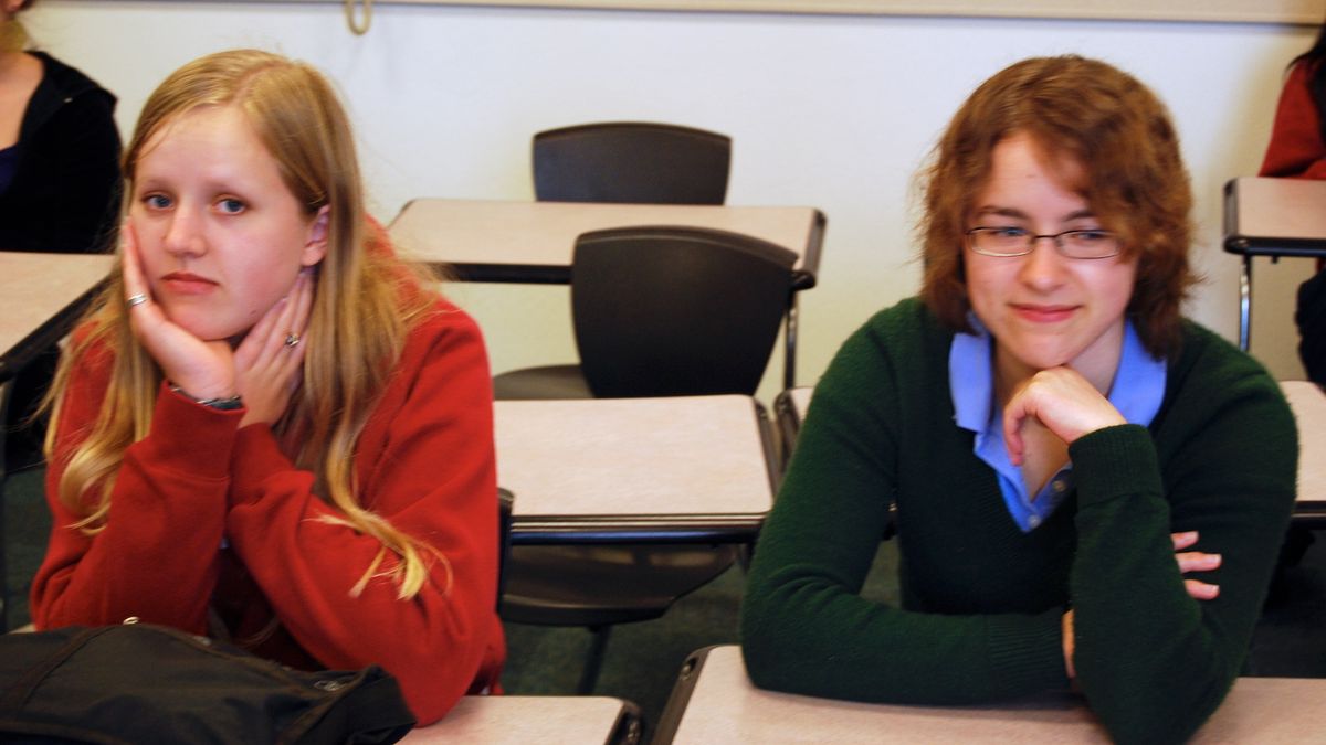 25 Inexcusably Obnoxious Things People ALWAYS Do In School