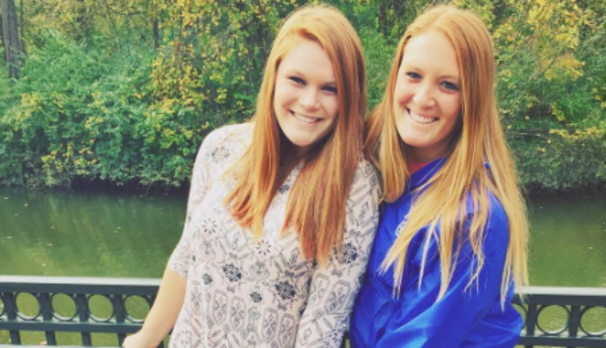 15 Things You Know If People ALWAYS Think You And Your Sister Are Twins